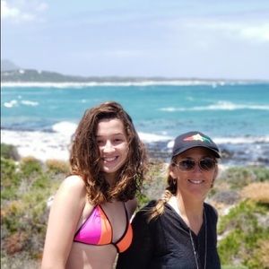 Meet your Posher, Elise